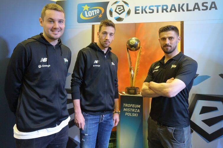 Trofeum Mistrzów Polski było blisko jak nigdy... od lewej: Oliver Zelenika, Mario Maloća i Grzegorz Kuświk
