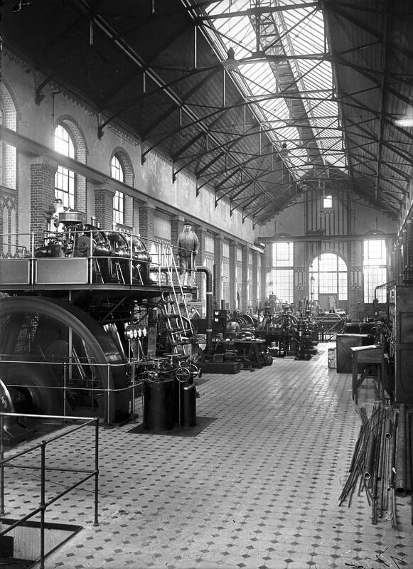 Laboratorium Maszynowe Politechniki Gdańskiej, wkrótce po 1904 r., wnętrze hali głównej (skan wykonany ze szklanego negatywu)