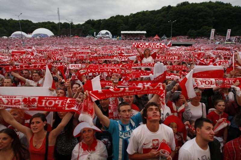 Strefę Kibica zlokalizowaną na Placu Zebrań Ludowych odwiedzały kilkudziesięciotysięczne tłumy, szczególnie podczas meczów reprezentacji Polski 