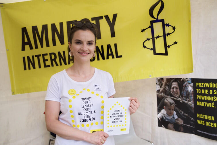 Vanessa Szymikowska z Amnesty International zbierała podpisy pod petycją do Beaty Szydło, domagając się pomocy uchodźcom. - Uchodźcy to dzieci, lekarze, nauczycielki, córki, po prostu ludzie! 