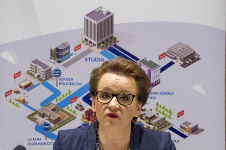 Minister edukacji narodowej Anna Zalewska podczas konferencji prasowej w Gdyni, w lutym 2017 r.