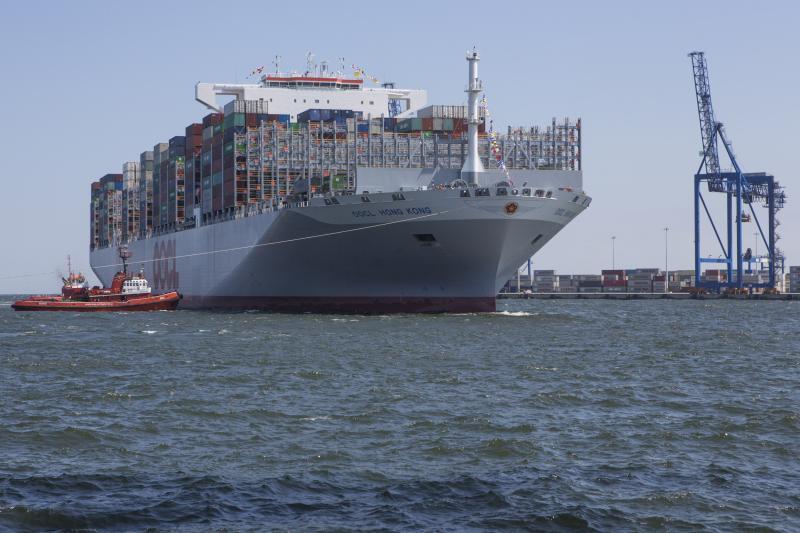 OOCL Hong Kong - największy kontenerowiec świata przypłynął do Gdańska