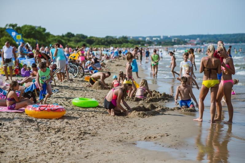 Plaża w Jelitkowie cieszy się dużą popularnością zarówno wśród mieszkańców, jak i turystów