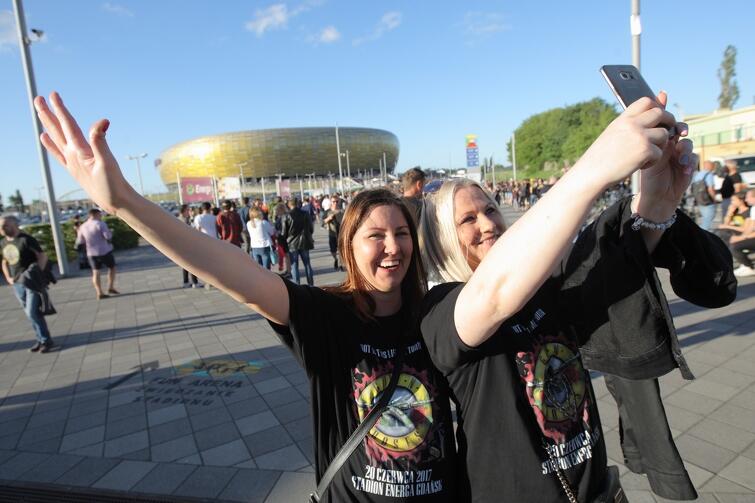 Tłum fanów amerykańskiej grupy rockowej Guns N’ Roses wypełnił we wtorek, 20 czerwca Stadion Energa Gdańsk. Według szacunków w koncercie udział wzięło około 40 tys. osób
