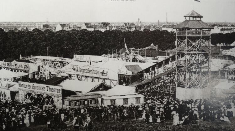 Zjeżdżalnia i objazdowe teatry zagościły na Placu Zebrań Ludowych w 1910 roku
