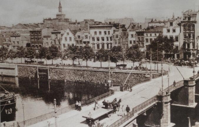 Most Matników, widoczny tor tramwajowy skręcający w ulicę Szopy; ok. 1902
