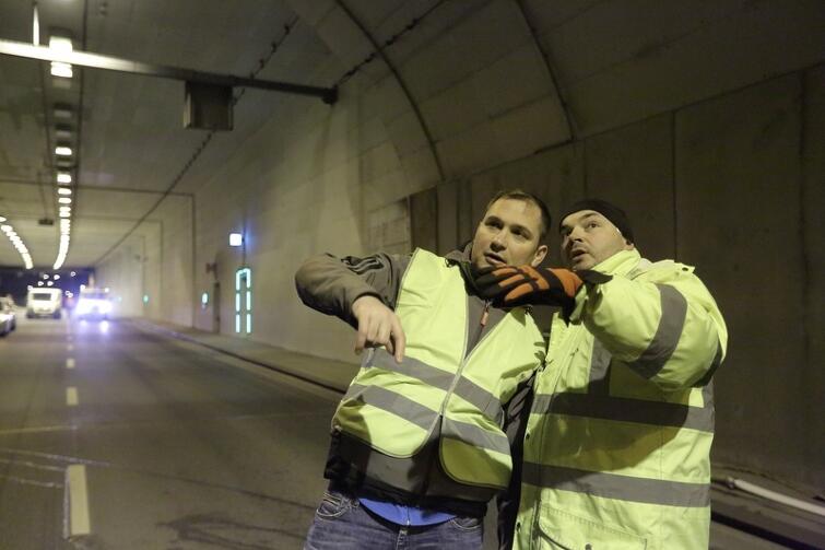 Raz na jakiś czas zamknięcie tunelu jest niezbędne - po to, by mógł dobrze służyć Gdańskowi. Na zdjęciu: przygotowania do mycia jednej z nitek w marcu 2017 rc