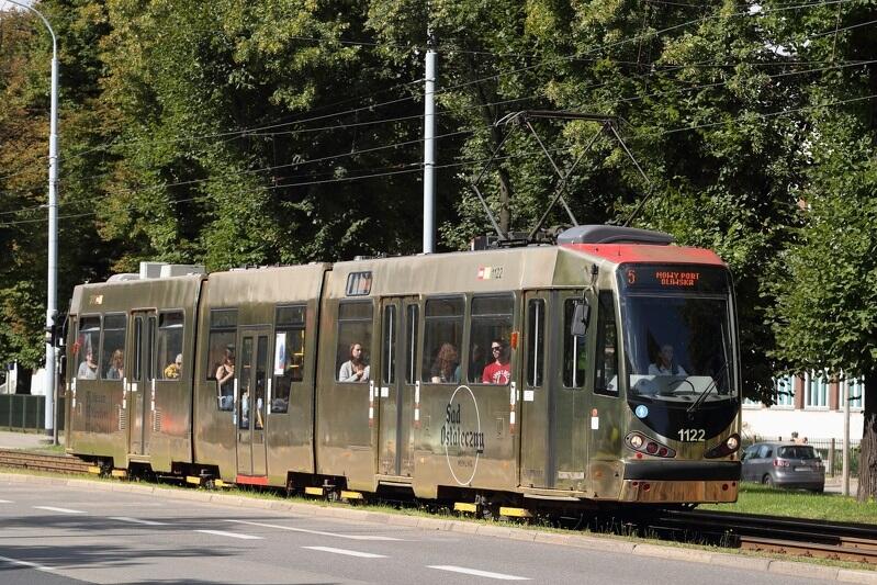 Złoty tramwaj to najbardziej widowiskowy element kampanii promującej “Sąd ostateczny” 