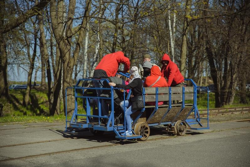 Przejażdżka ręcznie napędzaną drezyną będzie jedną z atrakcji spotkań z historią na Westerplatte