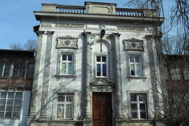Dom Zdrojowy (dawniej Kurhaus) dziś. Widok od ulicy Zdrojowej