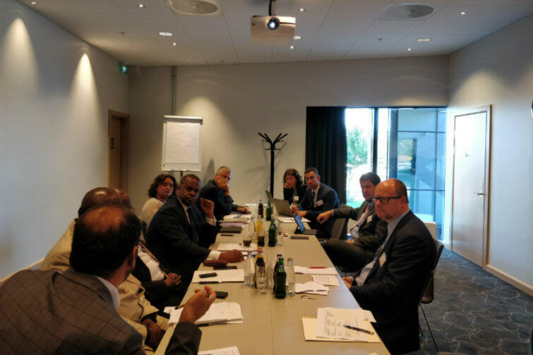 Prezydent Paweł Adamowicz (pierwszy z prawej) podczas dyskusji burmistrzów w Stavanger