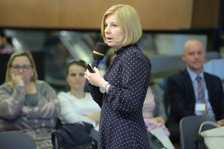 Agnieszka Tomasik, szefowa Kreatywnej Pedagogiki, w czasie wystąpienia w ECS
