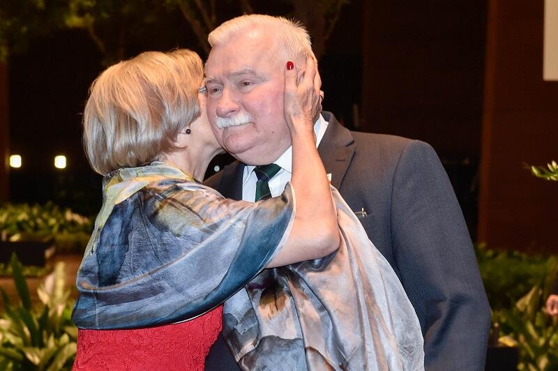 Lech Wałęsa z małżonką Danutą. Pani Prezydentowa składa życzenia urodzinowe mężowi 