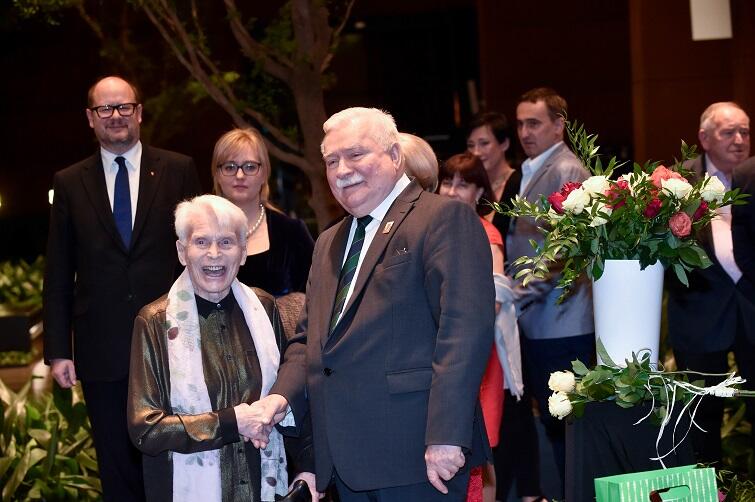 Prof. Joanna Pensonowa, wieloletnia lekarka Lecha Wałęsy, a w tle prezydent Gdańska Paweł Adamowicz