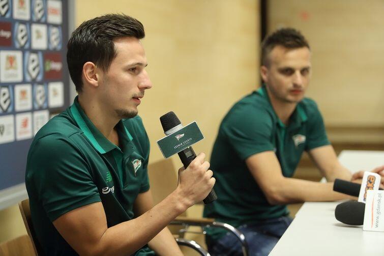 Rafał Wolski (z lewej) grał w Legii Warszawa w latach 2008-2013. Teraz zapewnia, że Gdańsk jedzie do stolicy po trzy punkty