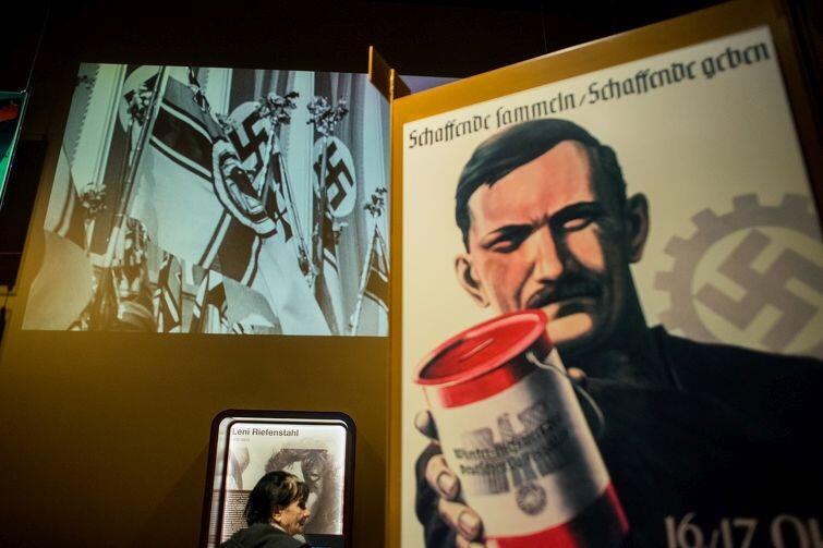 Propagandowy plakat z Niemiec nakłaniający ludzi pracy do datków na rzecz NSDAP i machiny wojennej
