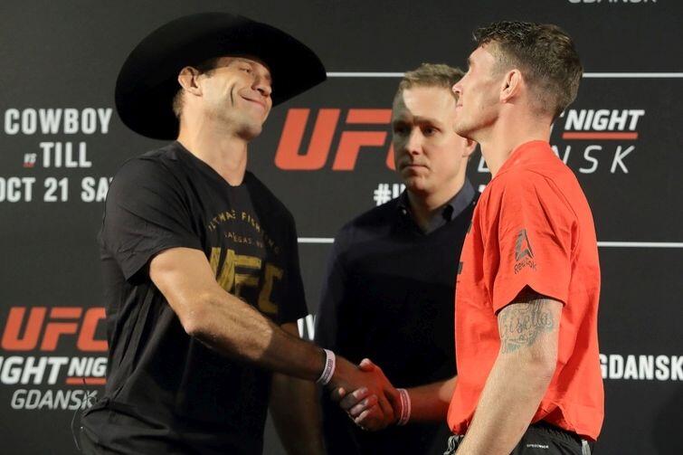 Kowbojski luz, czyli Donald Cowboy Cerrone wita się z Darrenem Tillem przed ich sobotnią walką na gali UFC