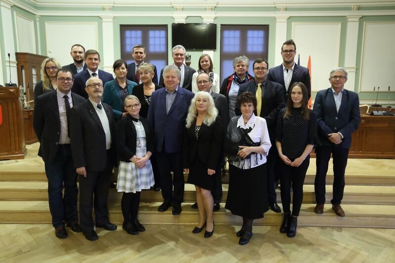 No i pierwsze pamiątkowe zdjęcie Rady Dzielnicy Zaspa-Rozstaje, wspólnie z radnymi miasta i pracownikami biura Rady Miasta Gdańska