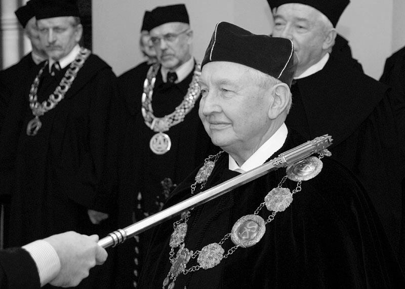 Prof. Bolesław Mazurkiewicz podczas uroczystości nadania mu tytułu doktora honoris causa Politechniki Gdańskiej