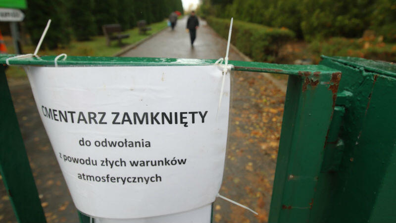 Niedziela, 29 października, Cmentarz Łostowicki. Takie informacje pojawiły się także na innych miejskich cmentarzach w Gdańsku