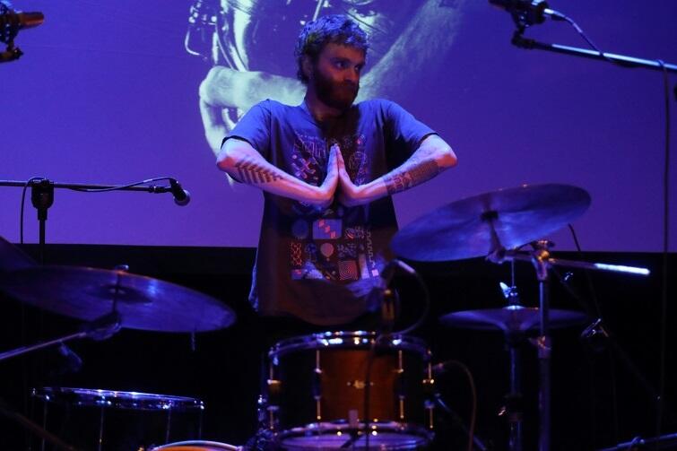 Perkusista Greg Fox grywał metalowych formacjach: Fox Millions Duo, Guardian-Alien czy Liturgy-2