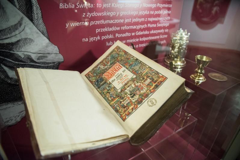 Biblia Święta - jeden z najważniejszych przekładów reformacyjnych Pisma Świętego na język polski