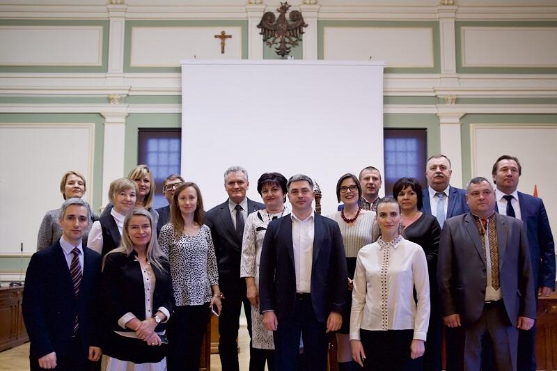 Obowiązkowe zdjęcie pamiątkowe gości z Ukrainy z przewodniczącym RMG Bogdanem Oleszkiem...