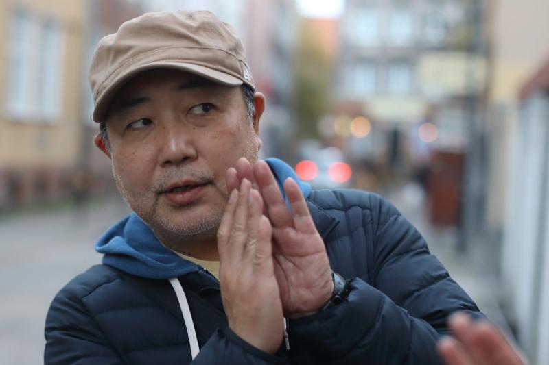 Pan Katayama, reżyser programu 'Sekai Fureai Machi Aruki' ('Spacer po miastach świata i poznawanie ludzi') 