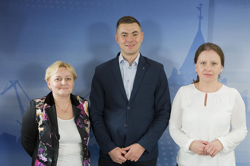Od lewej: Arletta Wolińska (kierownik Działu Pomocy Mieszkaniowej GCŚ), Arkadiusz Kulewicz (kierownik Działu Organizacyjnego GCŚ) i Edyta Zaleszczak-Dyks (zastępca dyrektora GCŚ)