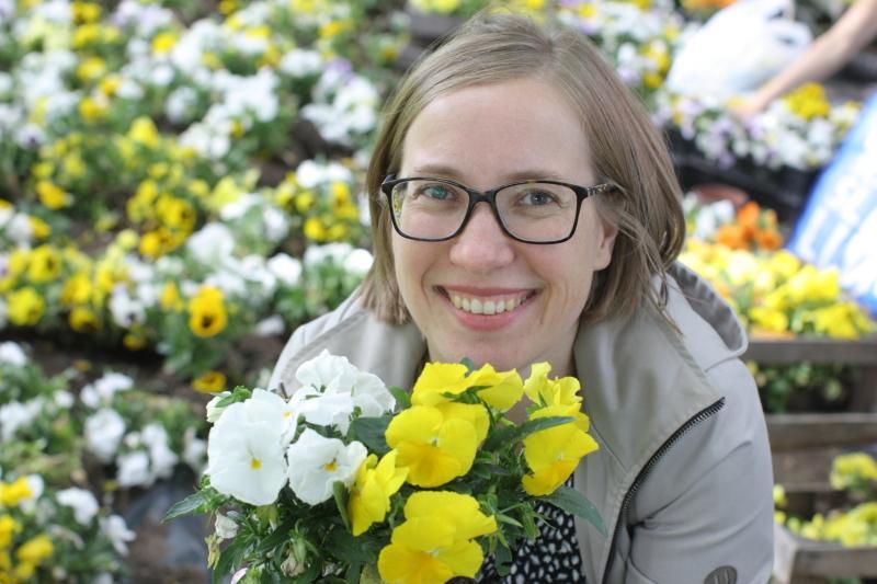 Joanna Paniec, miejska ogrodnik, zachęca do zakładania ogródków przy szkołach i przedszkolach