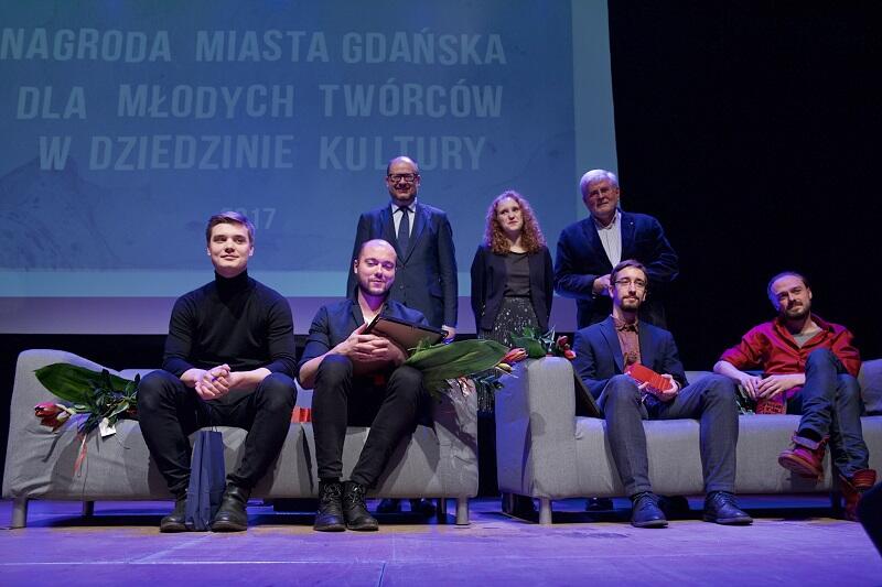 Nagrodzeni w tym roku to: historyk i historyk sztuki zafascynowany Gdańskiem Klaudiusz Grabowski, aktor Teatru Wybrzeże Michał Jaros i grafik Kamil Kocurek