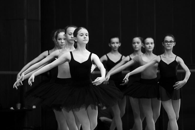 Uczniów Ogólnokształcącej Szkoły Baletowej w Gdańsku, którzy biorą udział w spektaklu przygotowywały Alicja Krawiec i Agata Lechowicz