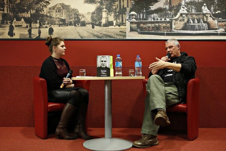 W Bibliotece Manhattan odbywają się często spotkania z pisarzami, jak to z Andrzejem Stasiukiem