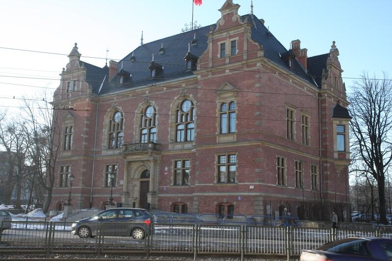 Nowy ratusz przy ul. Wały Jagiellońskie to obecna siedziba gdańskich radnych