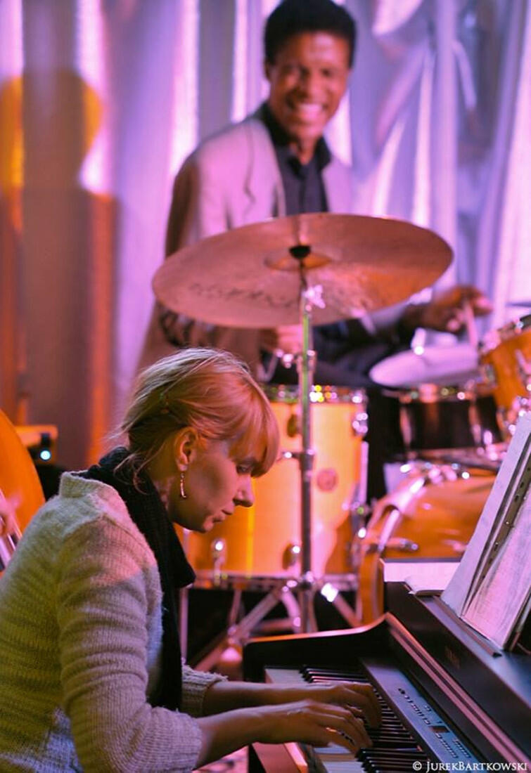 Aleksandra Mońko-Allen podczas koncertu tria w Sopocie, 2015 rok