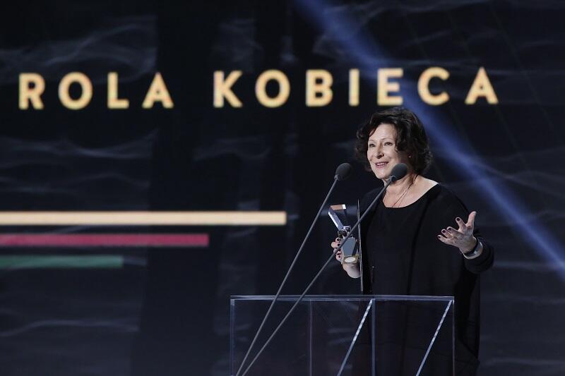 Dorota Kolak na 41. Festiwalu Filmowym w Gdyni odbiera nagrodę za najlepszą drugoplanową rolę żeńską w filmie United States of Love / Zjednoczone Stany Miłości 