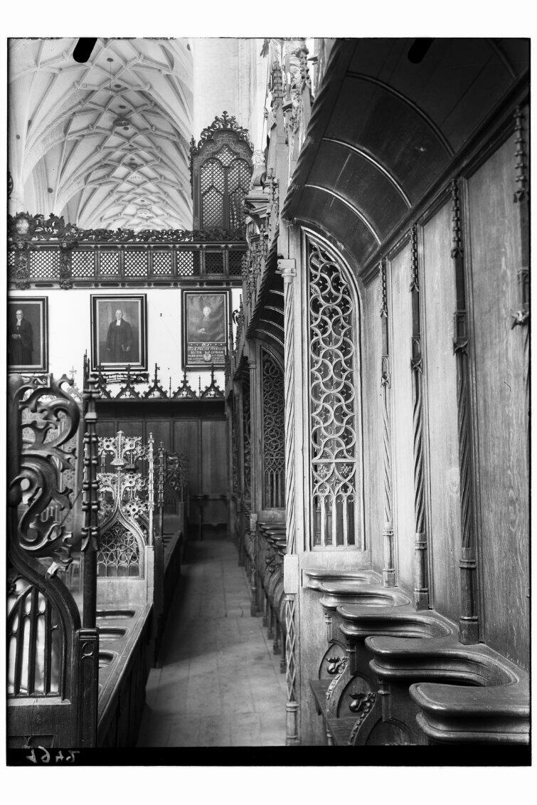 Stalle gotyckie w prezbiterium kościoła Świętej Trójcy w Gdańsku