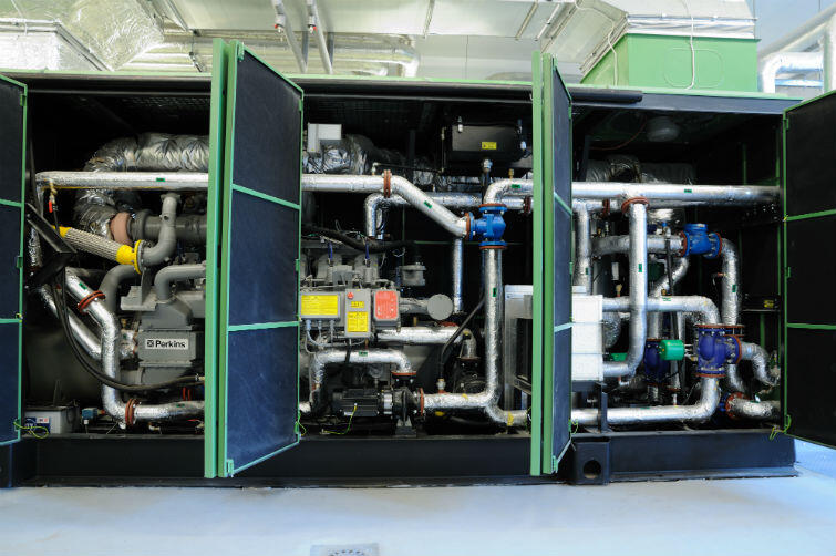 Agregaty prądotwórcze, które wytwarzają energię elektryczną i cieplną w biogazowni Zakładu Utylizacyjnego