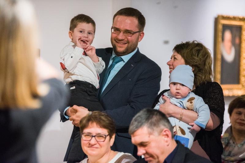 W Muzeum Narodowym w Gdańsku odbyło się noworoczne spotkanie prezydenta Gdańska Pawła Adamowicza z repatriantami. Nz. jedna z 'nowych' rodzin. Synek urodził się już w Gdańsku