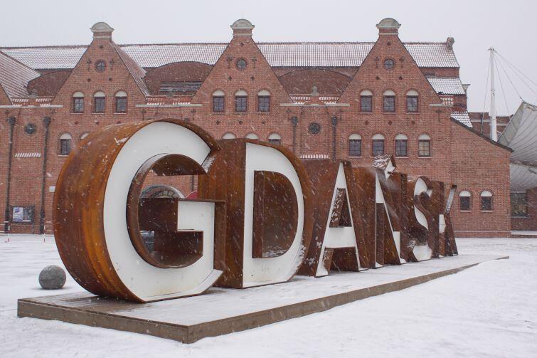 Wyspa Ołowianka. Zimowy napis Gdańsk
