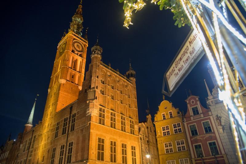 Jednym z najbardziej znanych oddziałów Muzeum Gdańska jest Ratusz Głównego Miasta, usytuowany na styku ulicy Długiej i Długiego Targu