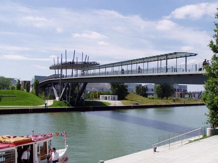 Miasto samochodów, czyli Autostadt w Wolfsburgu to przykład architektury łączącej funkcję z koncepcją marketingową