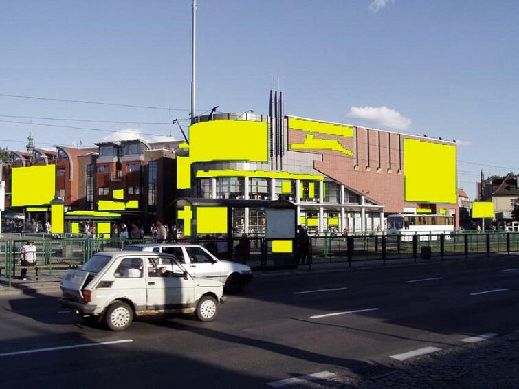 Gmach Cinema City Krewetka, wszystkie powierzchnie reklamowe w tym samym kadrze oznaczone na żółto