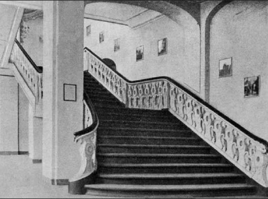 Wielkie schody prowadzące na piętro pałacu, ok. 1928