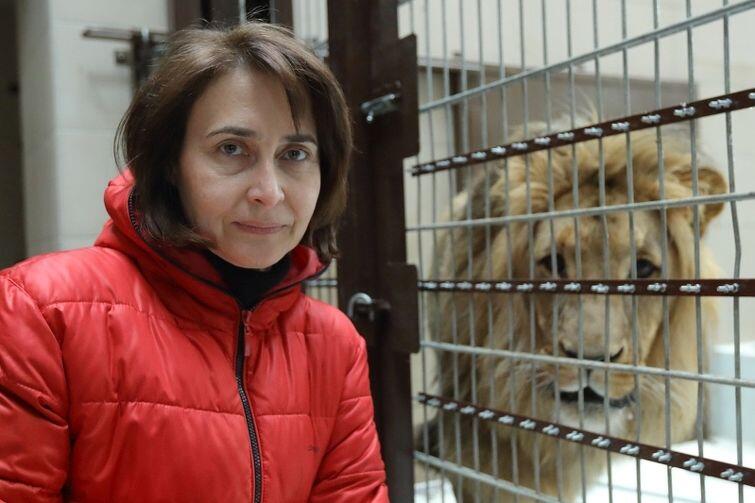 Beata Kuźniar, opiekunka drapieżników w oliwskim zoo. Obok Aion