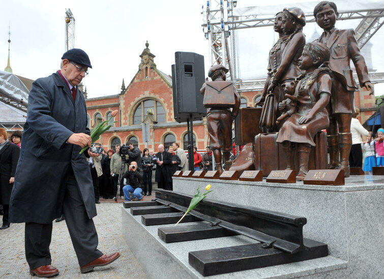 Uroczystość odsłonięcia gdańskiego pomnika Kindertransportów, maj 2009 r.