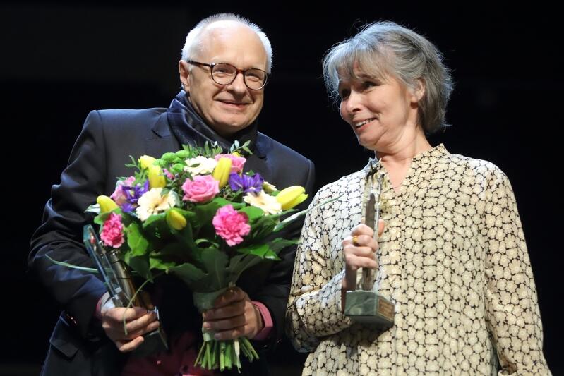 Nagroda w wysokości 100 tys. zł trafiła do rąk poetki z Rejkiawiku, Lindy Vilhjálmsdóttir. Jej tłumacz Jacek Godek otrzymał 20 tys. zł.