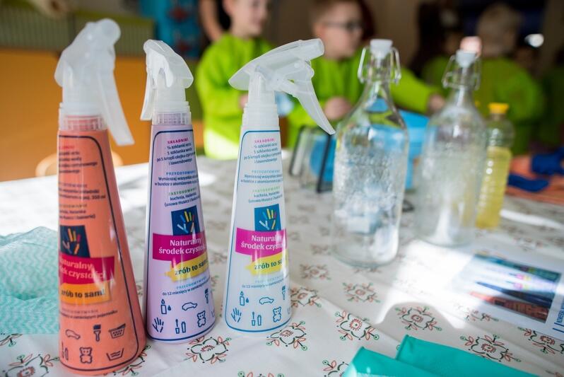 Ekologiczne nawyki można kształtować u najmłodszych dzieci, przedszkolaki z przedszkola nr 32 uczą się jak zrobić ekologiczne środki czystości