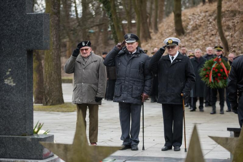 Pomorscy kombatanci oddają hołd żołnierzom, którzy walczyli w Gdańsku w marcu 1945 r.