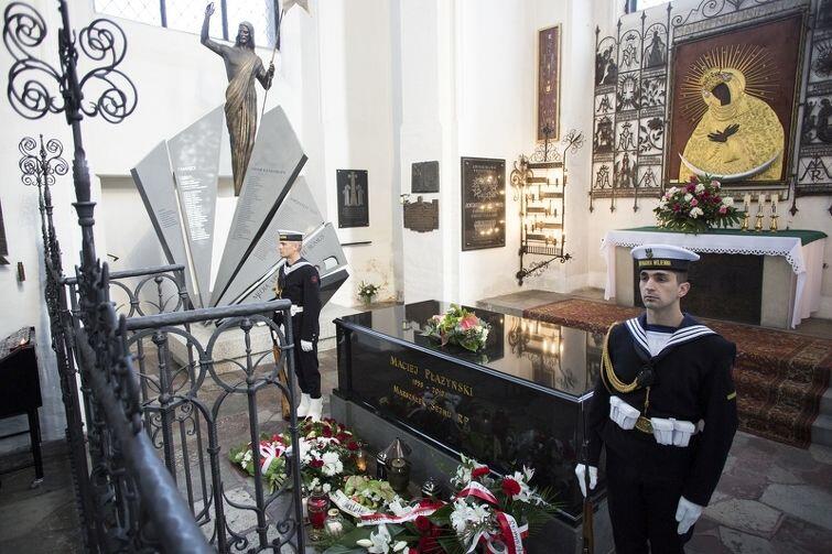Grób Marszałka Macieja Płażyńskiego oraz Pomnik Ofiar Tragedii Smoleńskiej  w Bazylice Mariackiej